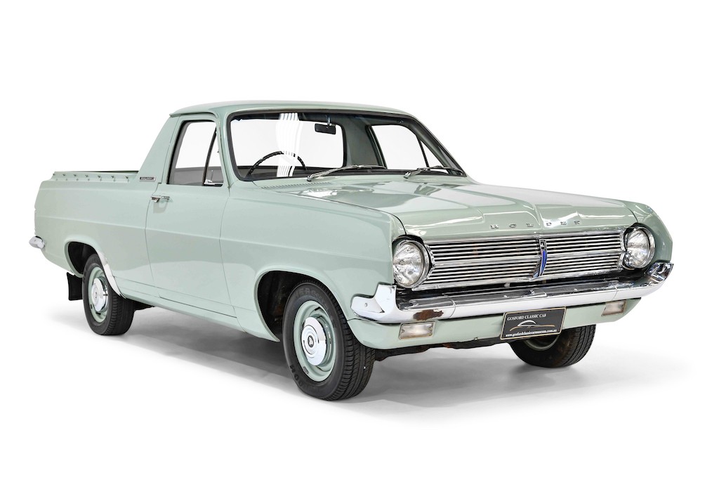 Eva Car Dash Mats for Holden HD (1965 - 1966) can order in a variety of colour combinations. To choose the colour of the mat material is combined with the colour of the fringing tape. It turns out an individual, unique and exclusive accessory for a car.