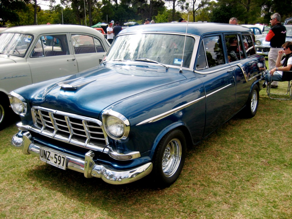 EVA Autobarn Car Mats for Holden FC (1958 - 1960) in the interior and trunk made of innovative EVA material, a unique cellular structure that does not allow dust, dirt and water to spread through the cabin and trunk. Mats equipped with a unique CELL-CLEAN system. Besides, it's an innovative cell technology and honeycomb structure. That allows collecting a considerable quantity of water, dirt and dust in the mat's cells.